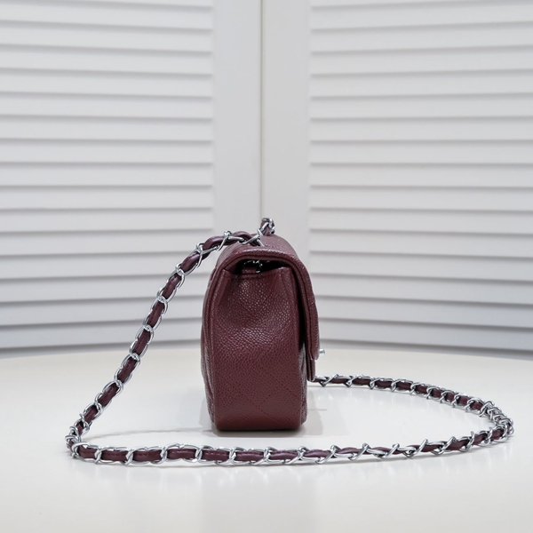 シャネルバッグ背面デザイン